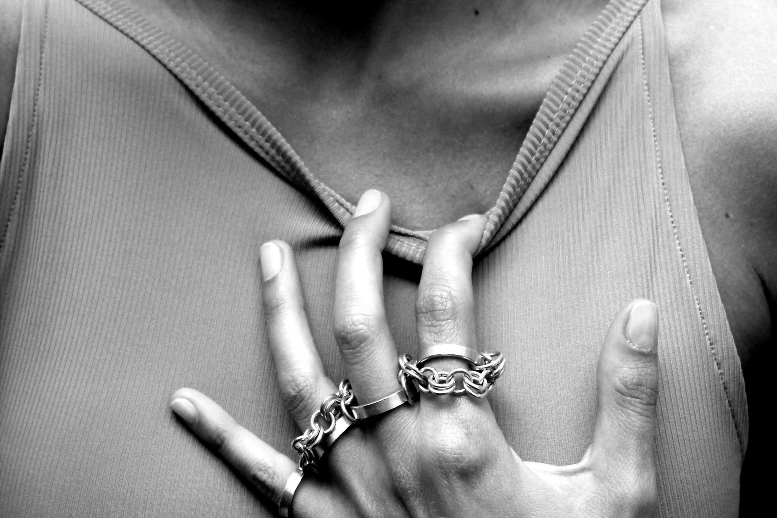 KNUCKLE RING