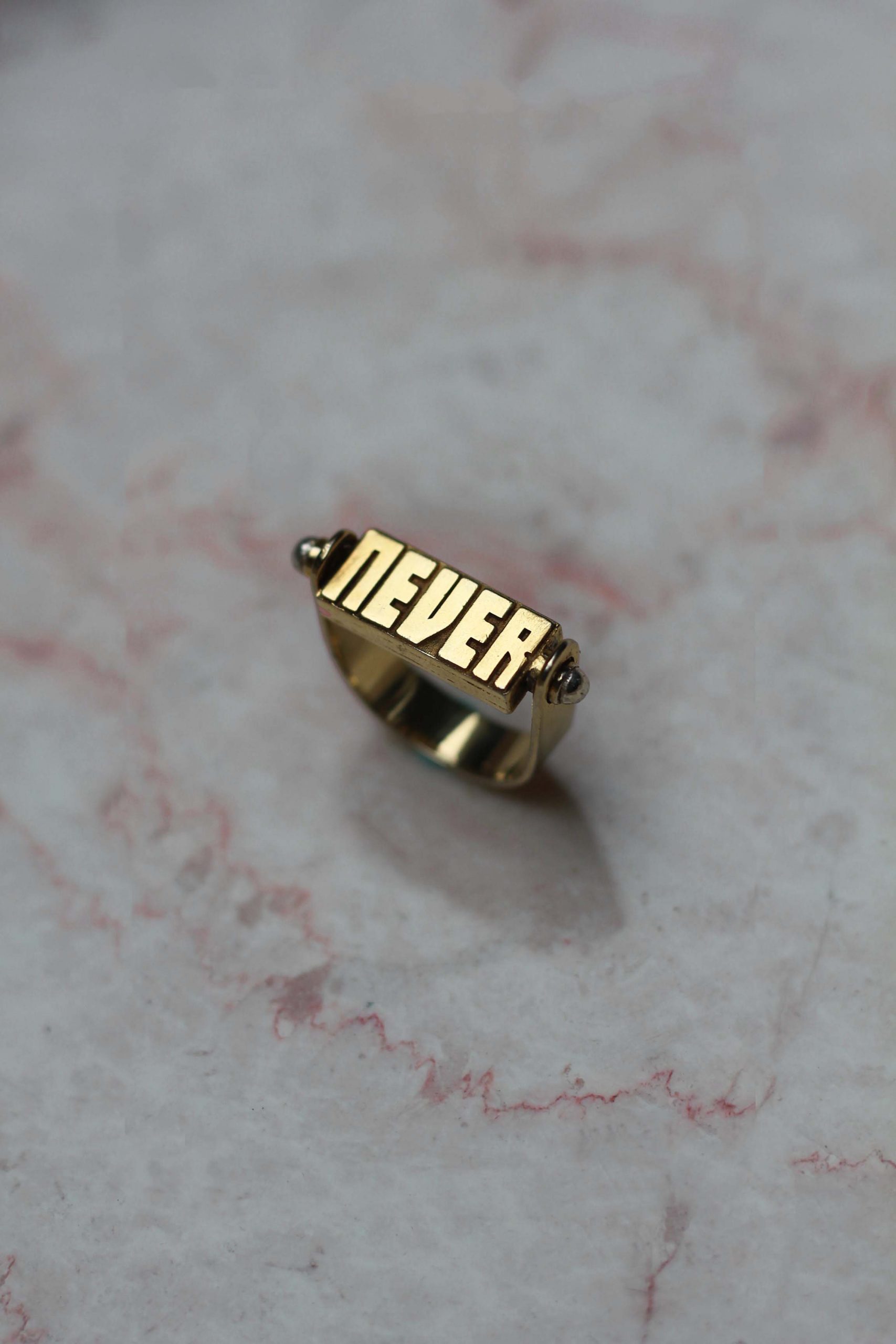 NEVER ALONE RING 18K GOLD